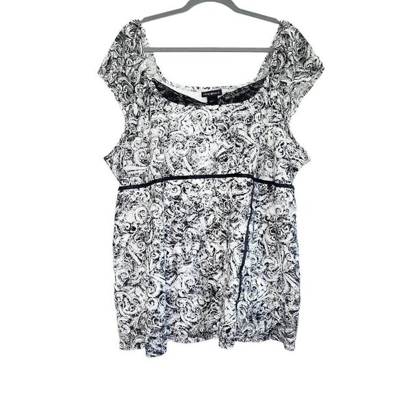 Lane Bryant Sleeveless White And Black Lace Cap Sleeve Sleeveless Top Size 26/28 - Picture 1 of 5